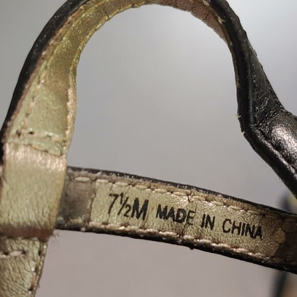 Kenneth Cole T Strap Sandals - Picture 5 of 7